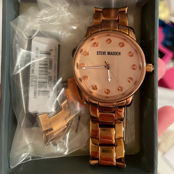 COPY - Rose Gold Steve Madden Watch - Picture 5 of 5